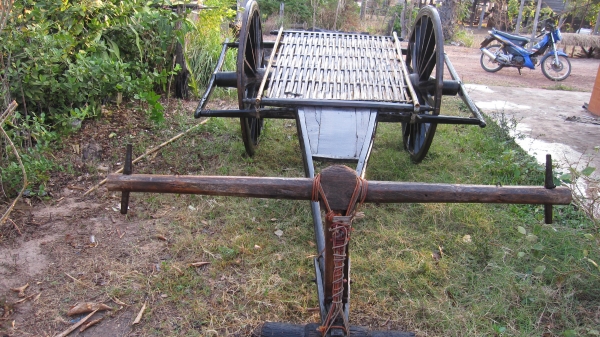 ขายเกวียนโบราณไม้พยุงทั้งหลังหลังนี้ขายแล้วครับตอนนี้มีมาใหม่อีก3หลังสนใจติดต่อ080-1696651 เกวียนสภาพดีพร้อมใช้งาน ปัจจุบันก้อใช้งานอยู่คับ มียุ3หลังด่วนๆๆๆเปิดที่หลังละ13000บาทราคาคุยกันได้ครับสนใจติดต่อ 0801696651ตลอด24ชั่วโมงคับ