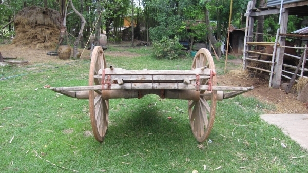 ขายเกวียนโบราณไม้พยุงทั้งหลังหลังนี้ขายแล้วครับตอนนี้มีมาใหม่อีก3หลังสนใจติดต่อ080-1696651 เกวียนสภาพดีพร้อมใช้งาน ปัจจุบันก้อใช้งานอยู่คับ มียุ3หลังด่วนๆๆๆเปิดที่หลังละ13000บาทราคาคุยกันได้ครับสนใจติดต่อ 0801696651ตลอด24ชั่วโมงคับ