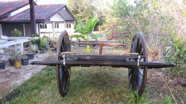 ขายเกวียนโบราณไม้พยุงทั้งหลังหลังนี้ขายแล้วครับตอนนี้มีมาใหม่อีก3หลังสนใจติดต่อ080-1696651 เกวียนสภาพดีพร้อมใช้งาน ปัจจุบันก้อใช้งานอยู่คับ มียุ3หลังด่วนๆๆๆเปิดที่หลังละ13000บาทราคาคุยกันได้ครับสนใจติดต่อ 0801696651ตลอด24ชั่วโมงคับ