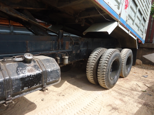 ขายรถบรรทุก10ล้อดั้มพ์ HINO 1M 220 แรงม้า มีระบบลากจูง เครื่องเดิม สวย  เจ้าของขายเอง สนใจดูรถก่อนได้