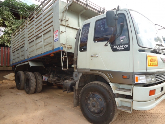 ขายรถบรรทุก10ล้อดั้มพ์ HINO 1M 220 แรงม้า มีระบบลากจูง เครื่องเดิม สวย  เจ้าของขายเอง สนใจดูรถก่อนได้