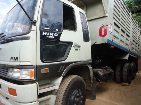 ขายรถบรรทุก10ล้อดั้มพ์ HINO 1M 220 แรงม้า มีระบบลากจูง เครื่องเดิม สวย  เจ้าของขายเอง สนใจดูรถก่อนได้