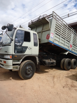 ขายรถบรรทุก10ล้อดั้มพ์ HINO 1M 220 แรงม้า มีระบบลากจูง เครื่องเดิม สวย  เจ้าของขายเอง สนใจดูรถก่อนได้