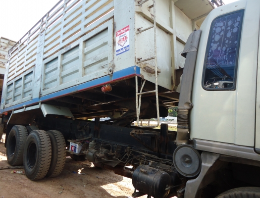 ขายรถบรรทุก10ล้อดั้มพ์ HINO 1M 220 แรงม้า มีระบบลากจูง เครื่องเดิม สวย  เจ้าของขายเอง สนใจดูรถก่อนได้