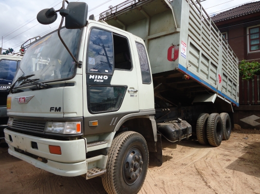 ขายรถบรรทุก10ล้อดั้มพ์ HINO 1M 220 แรงม้า มีระบบลากจูง เครื่องเดิม สวย  เจ้าของขายเอง สนใจดูรถก่อนได้