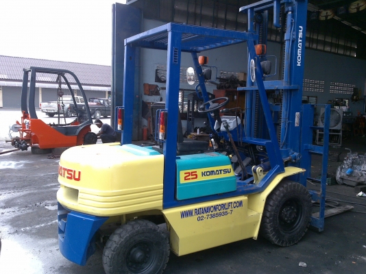 รถยกขนาด 2.5 ตัน เครื่องดีเซล ยก 4 เมตร