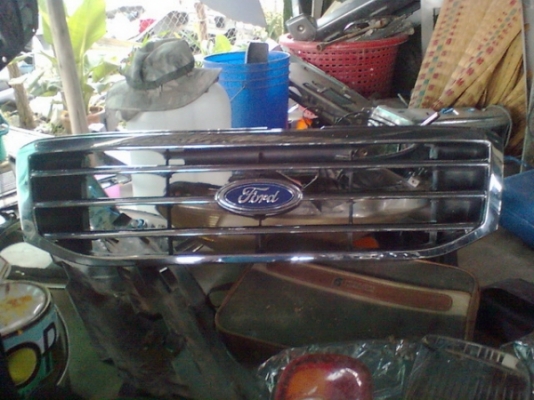 กระจังหน้า ford