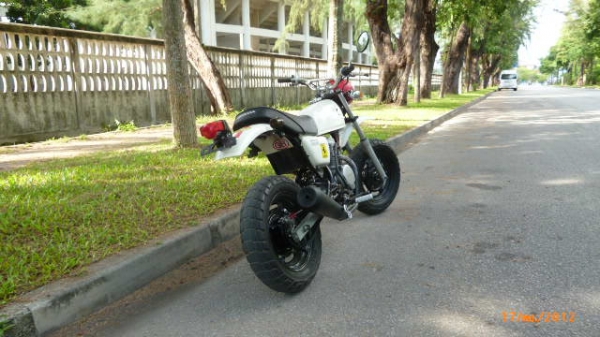 ขาย honda ape50 2004y.เดิมญี่ปุ่น+ของแต่งนิดหน่อย ขาย honda ape50 2004y.เดิมญี่ปุ่น+ของแต่งนิดหน่อย