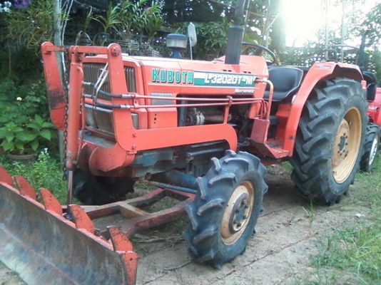 ขายรถไถ KUBOTA L3202DT ขนาด32แรง 2เพลา พร้อมดัหน้า