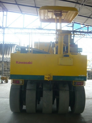 รถบด 9 ล้อยาง Kawasaki KR20 เก่านอกนำเข้าจากญี่ปุ่น ยังไม่ผ่านการใข้งานในไทย 100\% พร้อมลุยงานทุกสถานะ รถบด 9 ล้อยาง Kawasaki KR20 เก่านอกนำเข้าจากญี่ปุ่น ยังไม่ผ่านการใข้งานในไทย 100\% พร้อมลุยงานทุกสถานะ