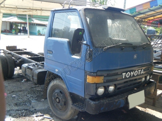 รถบรรทุก 6 ล้อกระบะคาร์โก้ ยี่ห้อ TOYOTA รุ่น DYNA300
