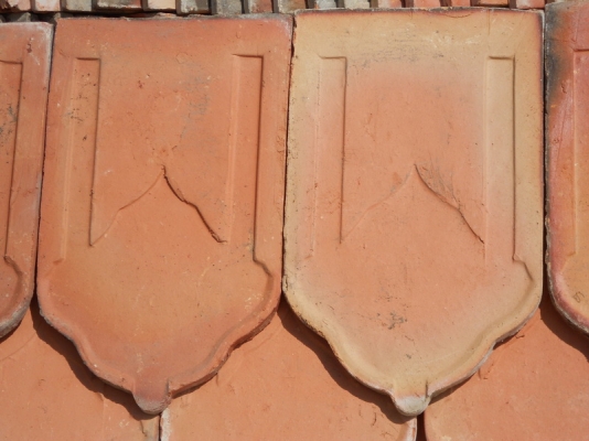 หมดแล้วหมดเลย# # กระเบื้องหลังคาดินเผาลายสุโขทัยรุ่นโบราณล็อตสุดท้าย 7,500แผ่น ตารางเมตรละ 650 บาท โทรคุยได้ที่ 089-8325051