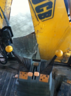 ขายรถ JCB 3CX 2 เพลา เก่านอก สนใจติดต่อ 089-551-2032