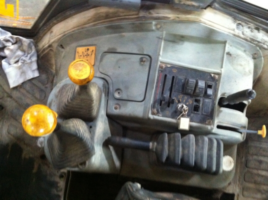 ขายรถ JCB 3CX 2 เพลา เก่านอก สนใจติดต่อ 089-551-2032