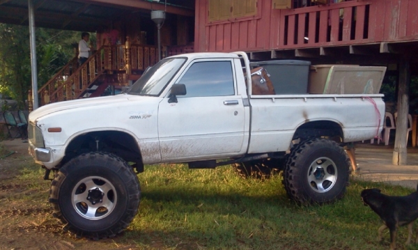 ต้องการใช้เงินครับ ทะเบียนเต็ม บม 771  ขายrn30 วางคาน4*4ล้อ 16 ยาง swamper 35"