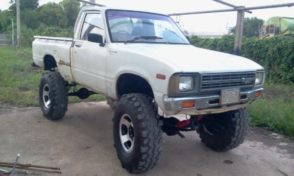 ต้องการใช้เงินครับ ทะเบียนเต็ม บม 771  ขายrn30 วางคาน4*4ล้อ 16 ยาง swamper 35"