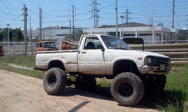 ต้องการใช้เงินครับ ทะเบียนเต็ม บม 771  ขายrn30 วางคาน4*4ล้อ 16 ยาง swamper 35"