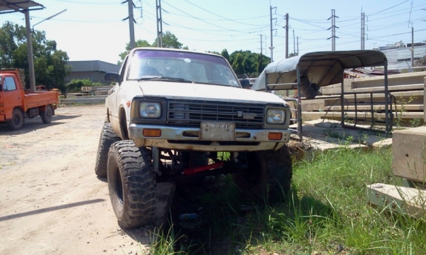 ต้องการใช้เงินครับ ทะเบียนเต็ม บม 771  ขายrn30 วางคาน4*4ล้อ 16 ยาง swamper 35"