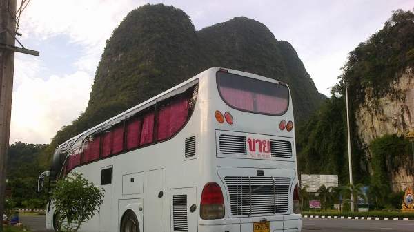 ขายด่วน รถบัสปรับอากาศ 6 ล้อ ยาว 12 เมตร สูงเต็ม ทรงกล้วยหอม เพิ่งเปลี่ยนเครื่องมาใหม่ ยอมขายแบบขาดทุน
