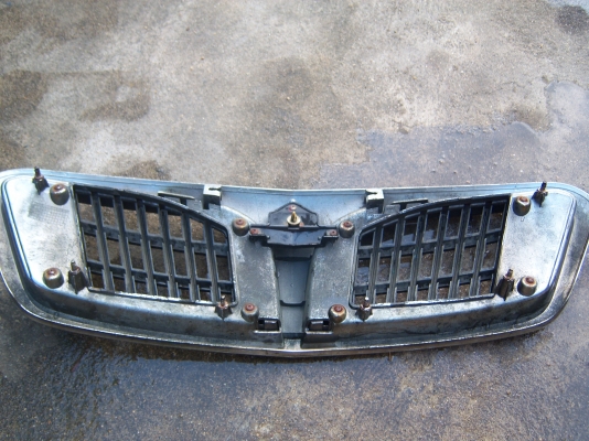 ขายกระบังลม หรือ กระจังหน้า  มิตซู  สวยๆ ไม่แตก ไม่หักครับ