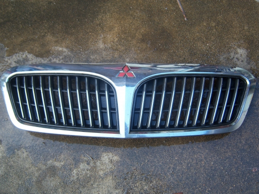 ขายกระบังลม หรือ กระจังหน้า  มิตซู  สวยๆ ไม่แตก ไม่หักครับ