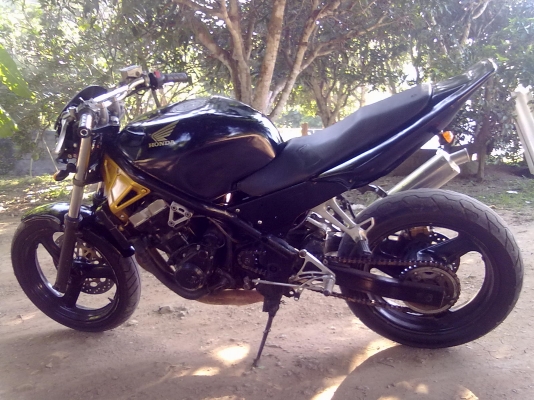 ขายCB1-400cc แต่งสตั้น อะไหล่เดิมมี โหดๆเครื่องดีขี่อย่างเดียว 38000 อิน/สพม