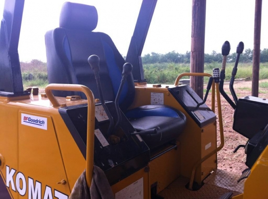 ขายรถแทรกเตอร์  2 คัน KOMATSU D2-6 และ D2-5 สภาพพร้อมใช้ทั้งคู้ รถสวย ช้วงล้างเต็ม