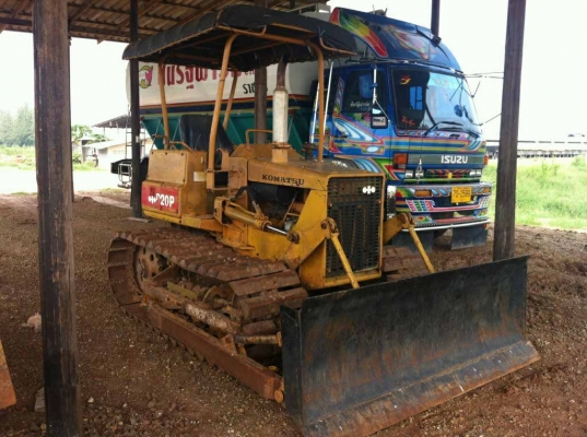 ขายรถแทรกเตอร์  2 คัน KOMATSU D2-6 และ D2-5 สภาพพร้อมใช้ทั้งคู้ รถสวย ช้วงล้างเต็ม