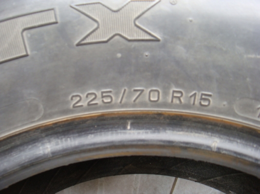 ขายยาง 225/70R15 สภาพดี