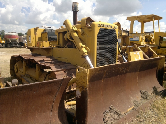 ขายรถแทรกเตอร์  CAT D6C เล่มทะเบียน ช้วงล้างเต็ม รถสวย พร้อมใช้