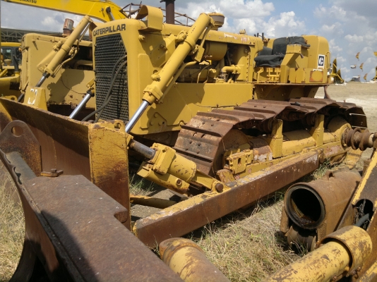 ขายรถแทรกเตอร์  CAT D6C เล่มทะเบียน ช้วงล้างเต็ม รถสวย พร้อมใช้