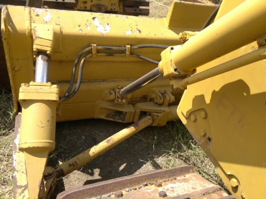 ขายรถแทรกเตอร์  CAT D6C เล่มทะเบียน ช้วงล้างเต็ม รถสวย พร้อมใช้