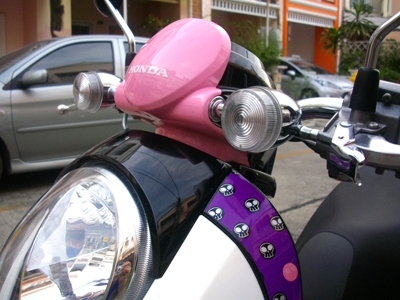 ขาย Scoopy i ปี 2011 ลาย vivid-me ไมล์แท้ 6381 กม เครื่องหัวฉีดประหยัดน้ำมัน สีสันสดใส สภาพสวย สีชมพูขาว