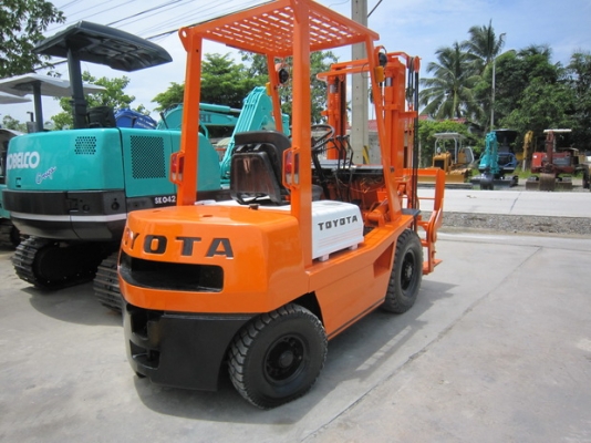 ขาย รถยก 2.5 ตัน TOYOTA รุ่น 3FD25 มีฮิ้ง  มือสองญี่ปุ่น