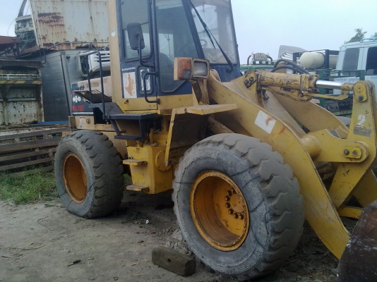 ต้องการขายรถตักล้อยางKOMATSU WA180 ต้องการขายรถตักล้อยางKOMATSU WA180