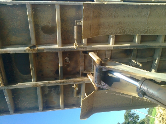 MITSUBISHI FN527M-TF 19xx  220 แรงม้า 2 เพลา ดัมพ์