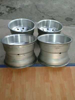 ขายล้อหยดน้ำ 15x10 -33 สภาพสวยพร้อมใช้งาน ขายล้อหยดน้ำ 15x10 -33 สภาพสวยพร้อมใช้งาน