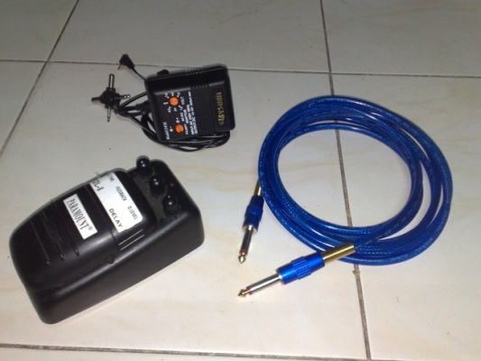 ขายแอฟเฟคกีต้า ยีห้อ PARAMOUNT DL-8 DELAY 1ตัว พร้อมสายไมค์,วอลชาร์ท 9 โวล์ พร้อมใช้งาน ราคา 1500 บาท พร้อมโอน ไทยพาณิชย์ 0524083475 นิธิโรจน์ วงษ์ขันธ์เดช