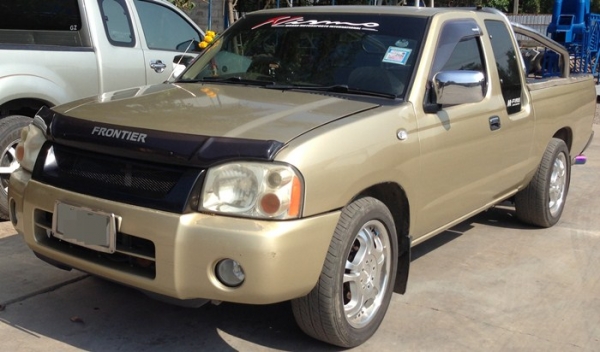 รถกระบะ NISSAN ปี 2003 สีน้ำตาล