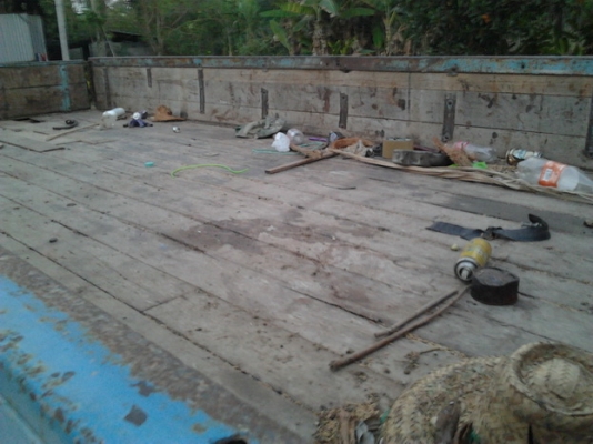 ***ขายแล้วครับขอบคุณ Truck2hand ขาย 6ล้อ ISUZU 100 หัวแป เครื่อง100แรงฝาขาว แห้งๆ ไม่หลวม ไม่เยิ้ม เกียร์ยาว เกียร์ดีเข้าง่ายไม่หลุด ช่วงล่างเดิมๆ5น็อต คัสซีดีวางเหล็กเสริมบน ยางดี6เส้น กระบะยาว4.3ม.พื้นไม้ไม่ผุ ไม่มีคอก หัวเก๋งบางไม่ผุ คอนโซลครบ ระบบไฟคร