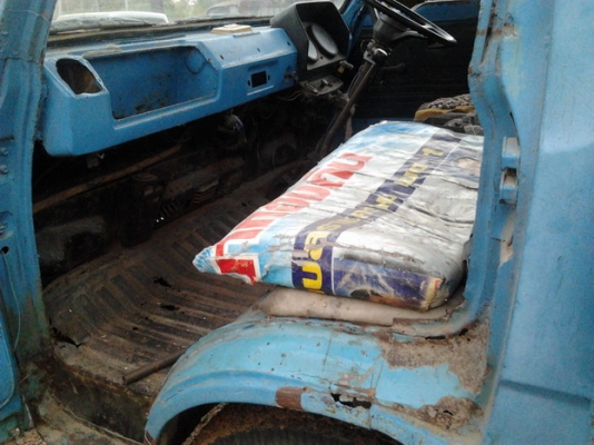 ***ขายแล้วครับขอบคุณ Truck2hand ขาย 6ล้อ ISUZU 100 หัวแป เครื่อง100แรงฝาขาว แห้งๆ ไม่หลวม ไม่เยิ้ม เกียร์ยาว เกียร์ดีเข้าง่ายไม่หลุด ช่วงล่างเดิมๆ5น็อต คัสซีดีวางเหล็กเสริมบน ยางดี6เส้น กระบะยาว4.3ม.พื้นไม้ไม่ผุ ไม่มีคอก หัวเก๋งบางไม่ผุ คอนโซลครบ ระบบไฟคร