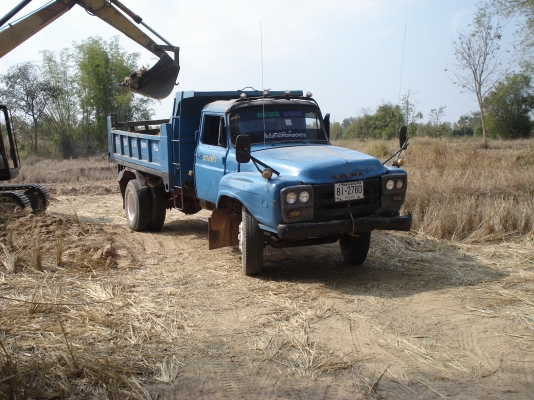 ขายหกล้อใหญ่ดั๊ม