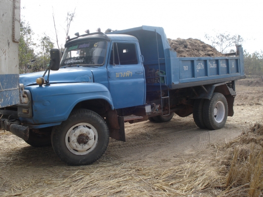 ขายหกล้อใหญ่ดั๊ม