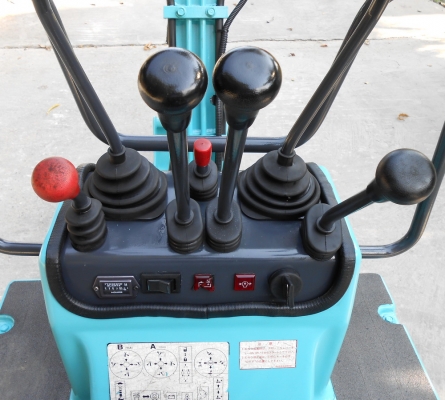 ขายรถขุดเล็ก IHI IS4GX สามารถใส่ท้ายรถปิคอัพได้ เก่านอกปรับสภาพแล้วพร้อมใช้