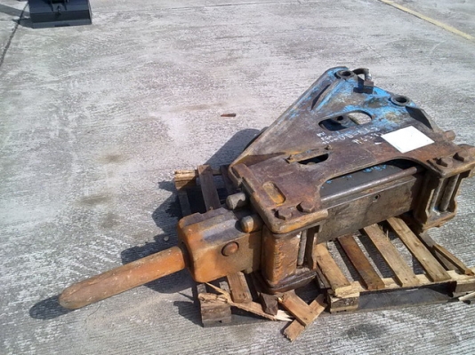 ขาย หัวเจาะ หัวกระแทก HAMMER okada ติด pc120 (ลำปาง)