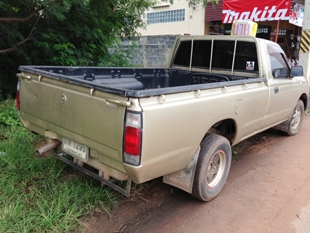 ขาย นิสสัน ฟรอนเทียร์ ปี04 เครื่อง UZ  เบนซิน+เเก๊ส ลงเล่มเเล้ว ****