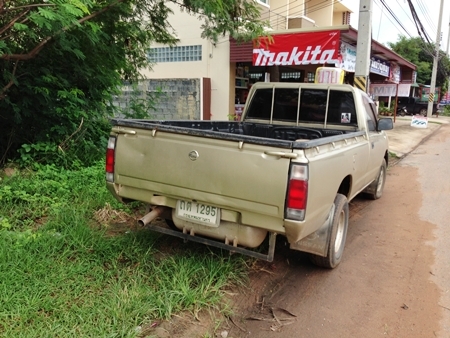 ขาย นิสสัน ฟรอนเทียร์ ปี04 เครื่อง UZ  เบนซิน+เเก๊ส ลงเล่มเเล้ว ****