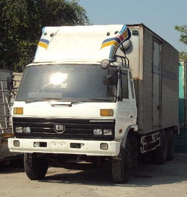 ขายนิสสัน ยูดี  10 ล้อ ตู้ 3 บาน