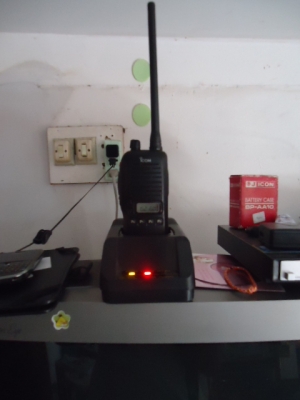 ขายวิทยุสื่อสารเครื่องดำ ICOM IC-F3GS พร้อมแท่นชาร์ท ราคา 2,800.- ขายวิทยุสื่อสารเครื่องดำ ICOM IC-F3GS พร้อมแท่นชาร์ท ราคา 2,800.-