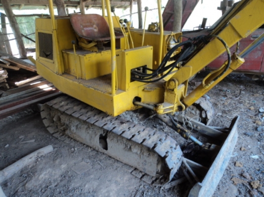 ขาย แบคโฮ pc 20   รถโม้ปูน 1  คัน